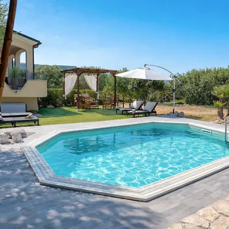 Villa Pedra - In Con Piscina